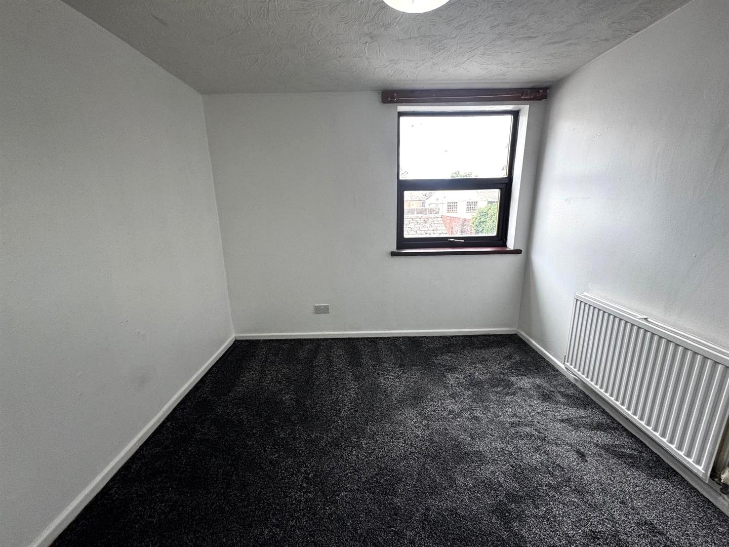 Flat Caldmore Road in Walsall