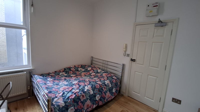 Room South Lambeth Road in Greater London
