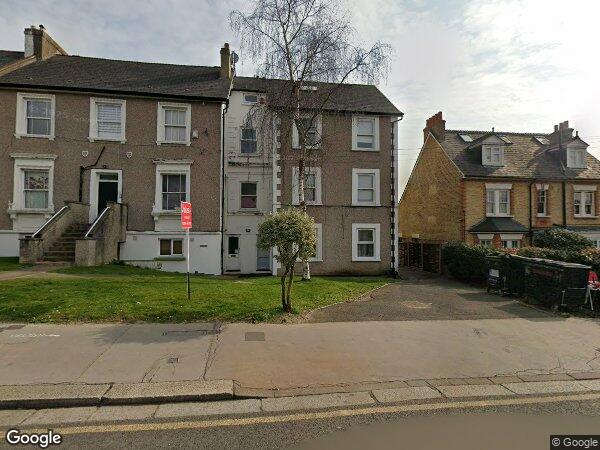 Flat Holmesdale Road in Greater London