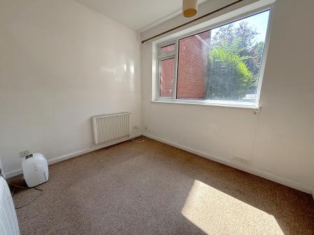 Flat Stoneygate Road in Leicester