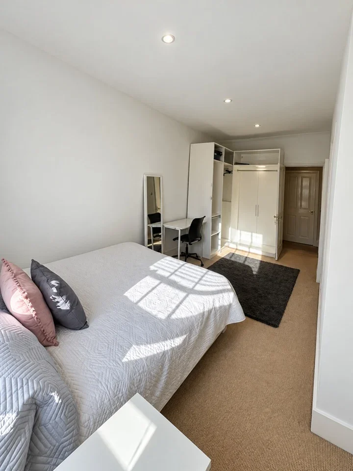 Room Beech Farm Road in Woldingham