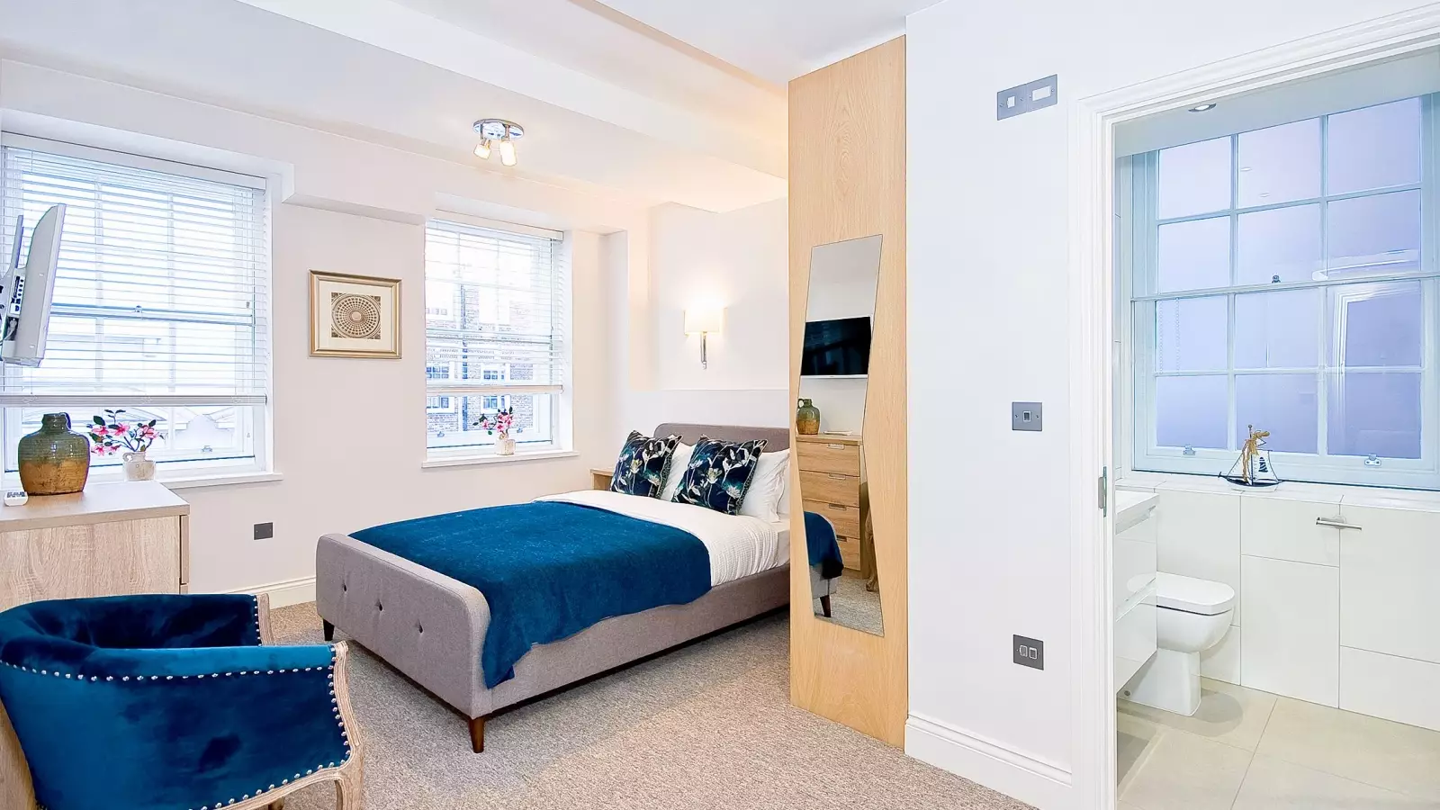 Flat Essex Street in City of Westminster