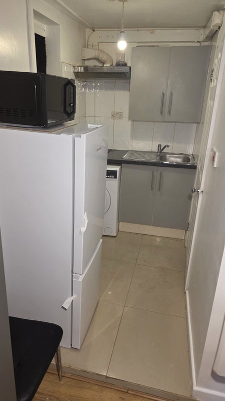 Room Illingworth Close in Greater London