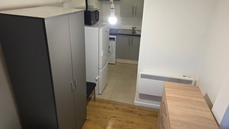 Room Illingworth Close in Greater London