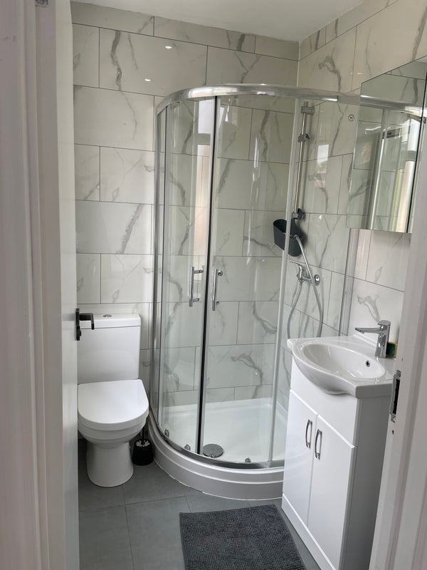 Room Stirling Road in Greater London