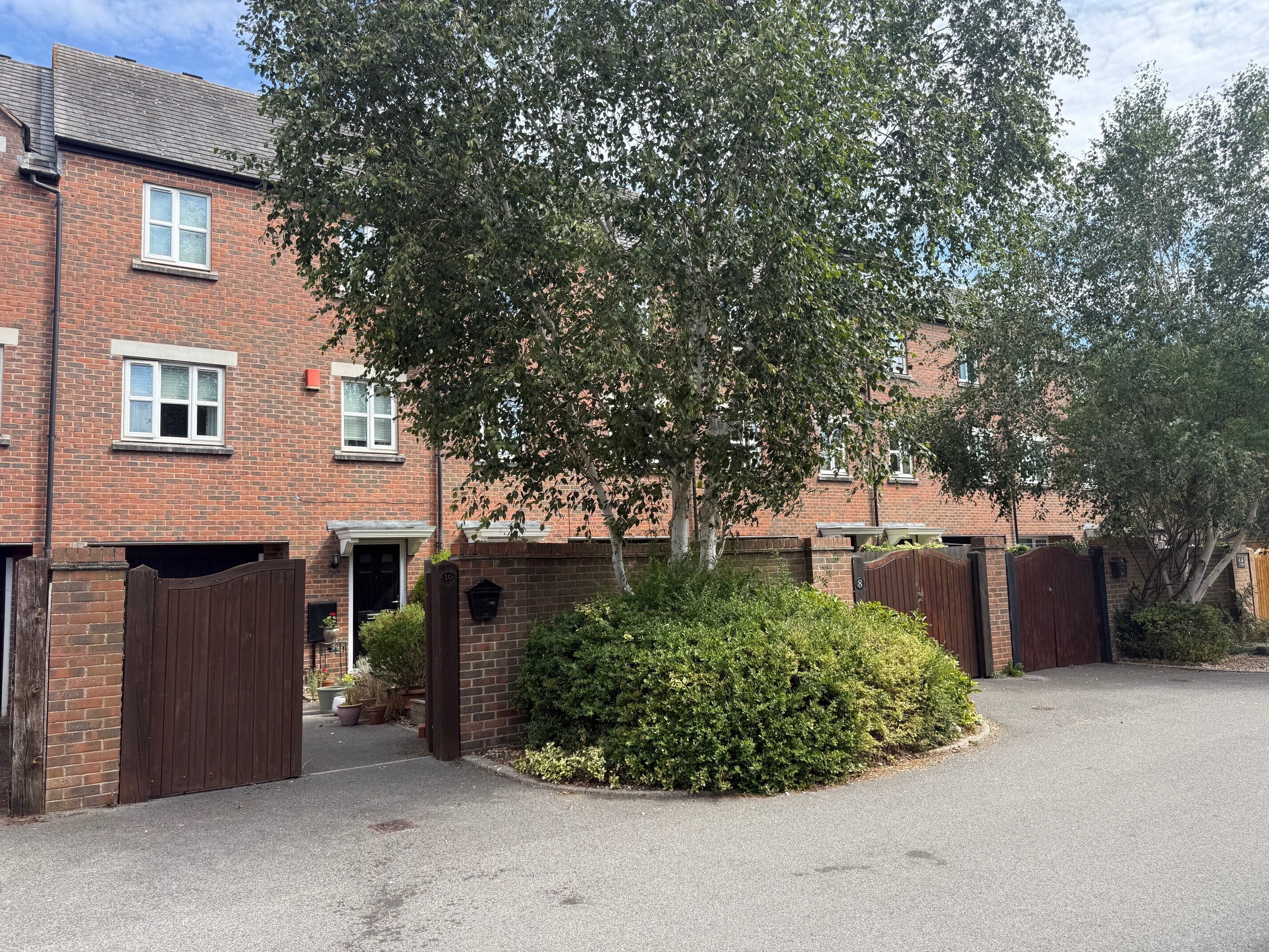 House Geoffrey Farrant Walk in Taunton