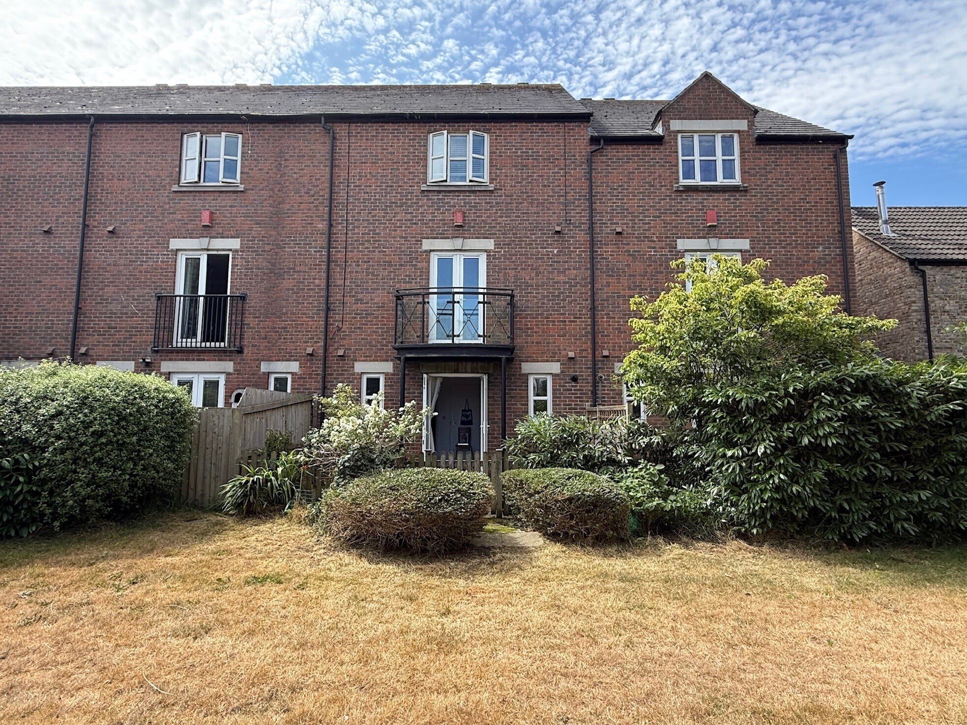 House Geoffrey Farrant Walk in Taunton