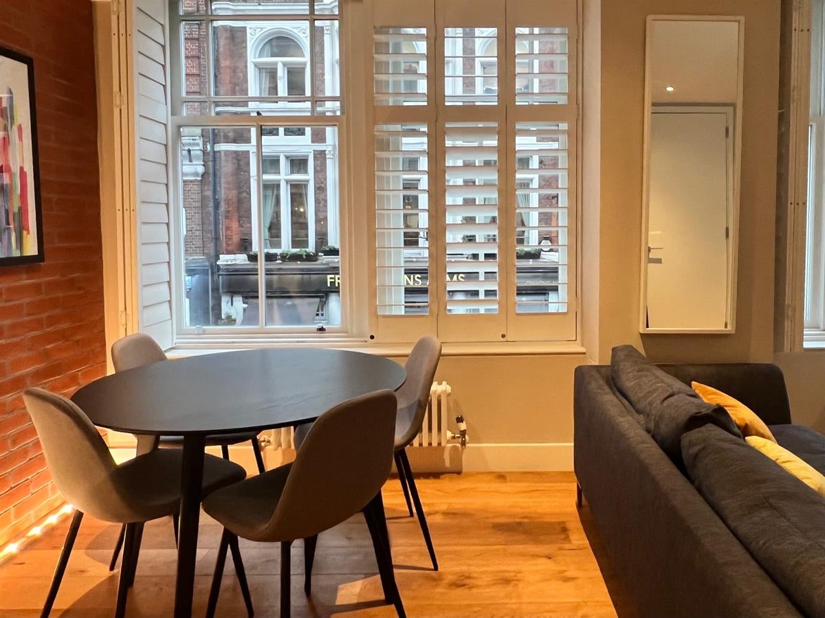 Flat Long Acre in City of Westminster