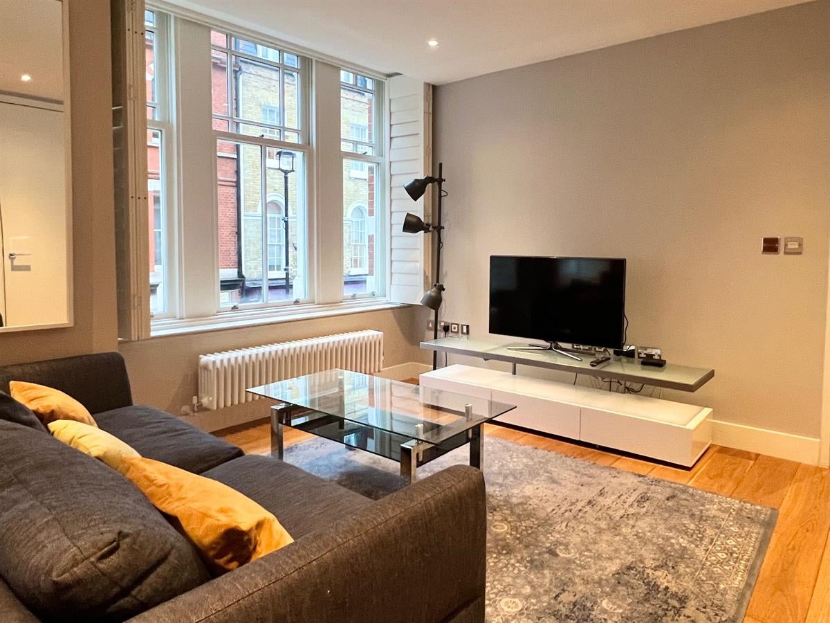 Flat Long Acre in City of Westminster