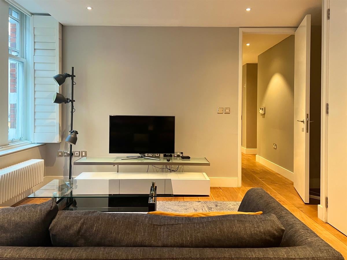 Flat Long Acre in City of Westminster
