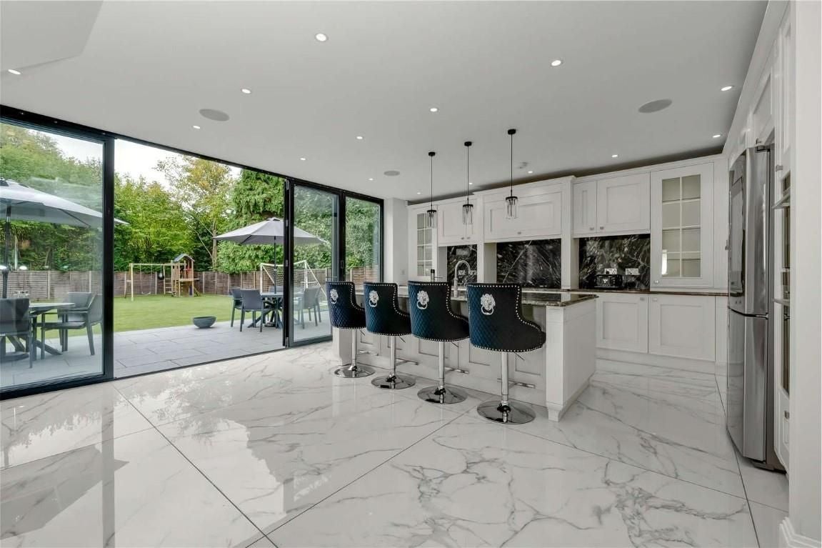 House Byfleet Road in Elmbridge