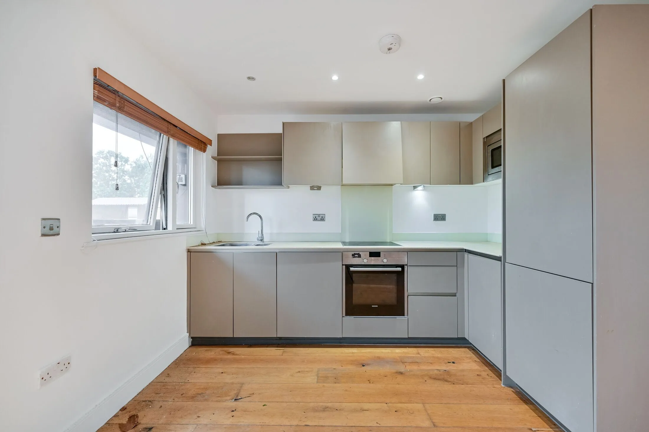 Flat Lower Richmond Road in Greater London