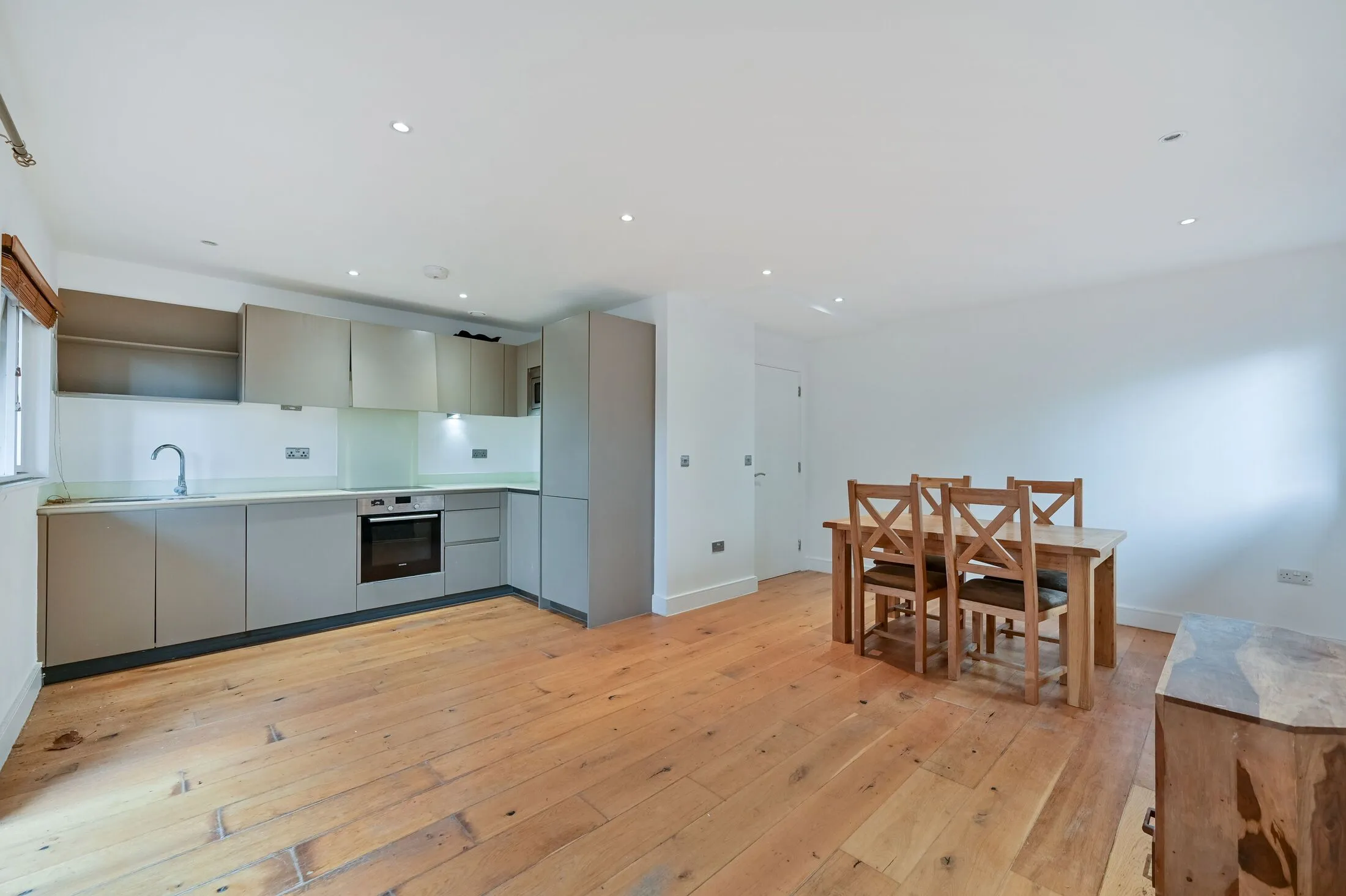 Flat Lower Richmond Road in Greater London
