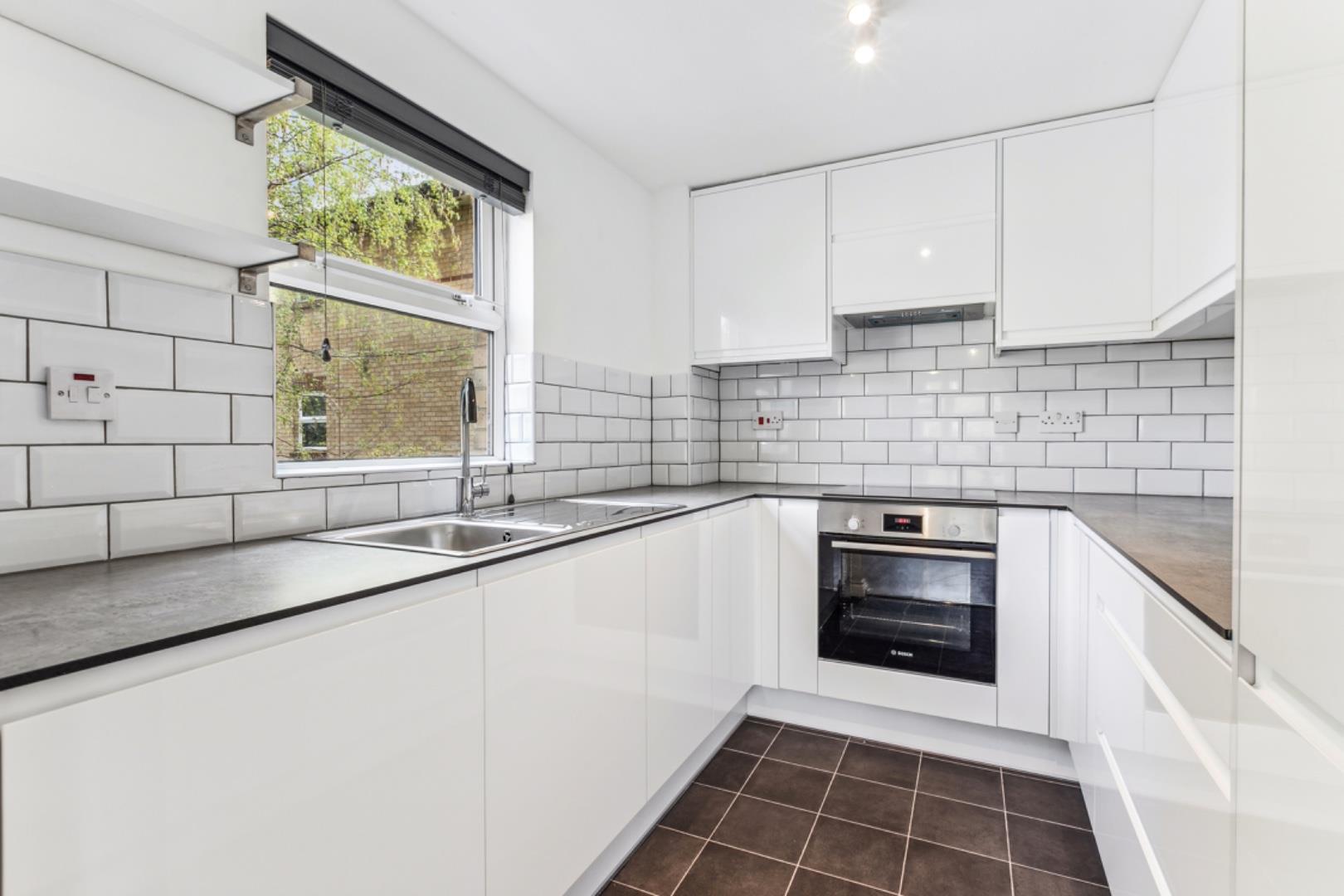 Flat Monmouth Close in London