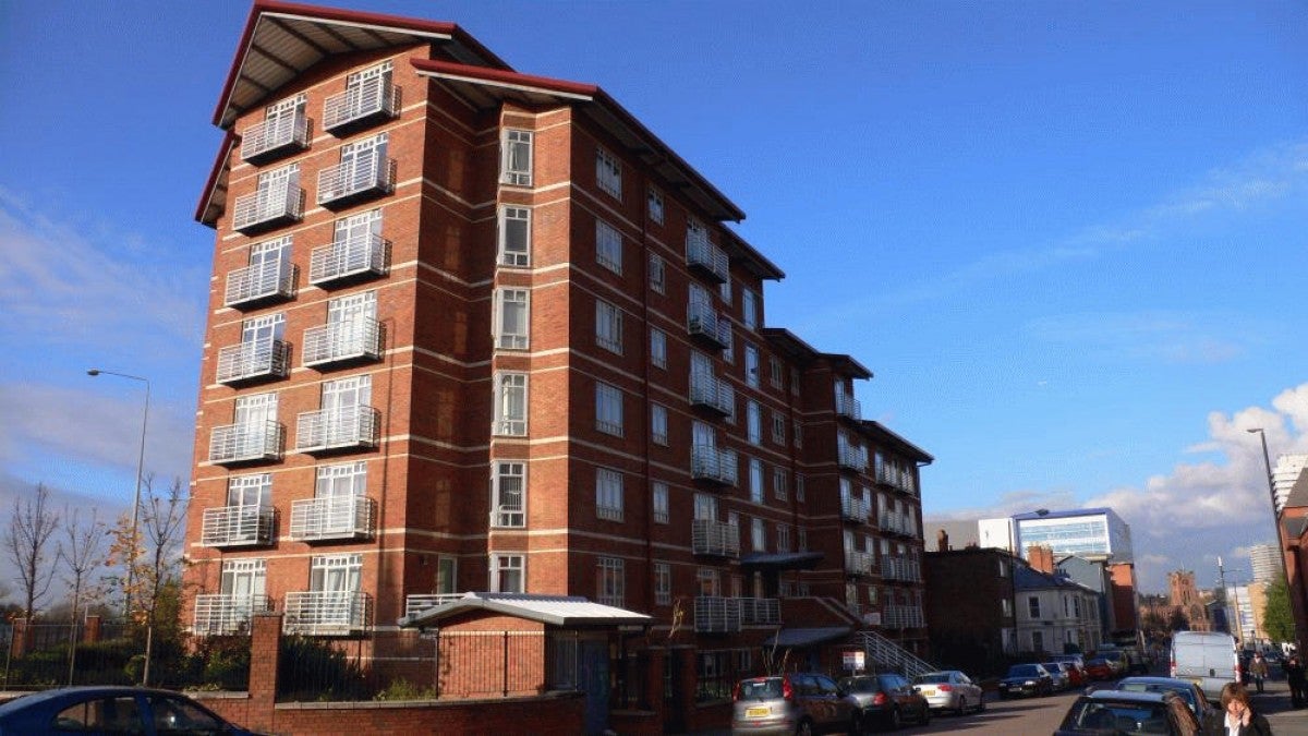 Flat Warwick Row in Coventry