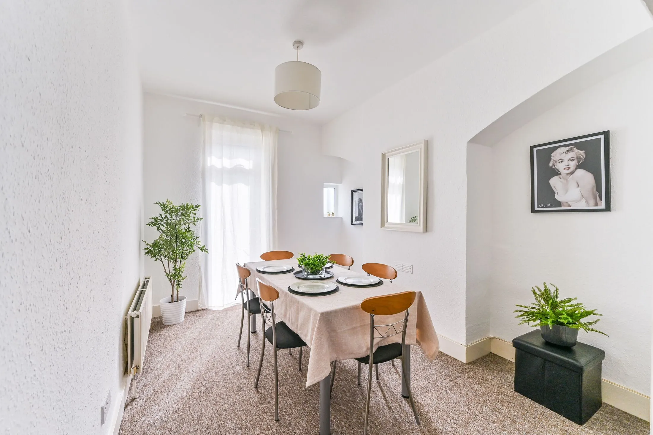House Byron Avenue in Greater London