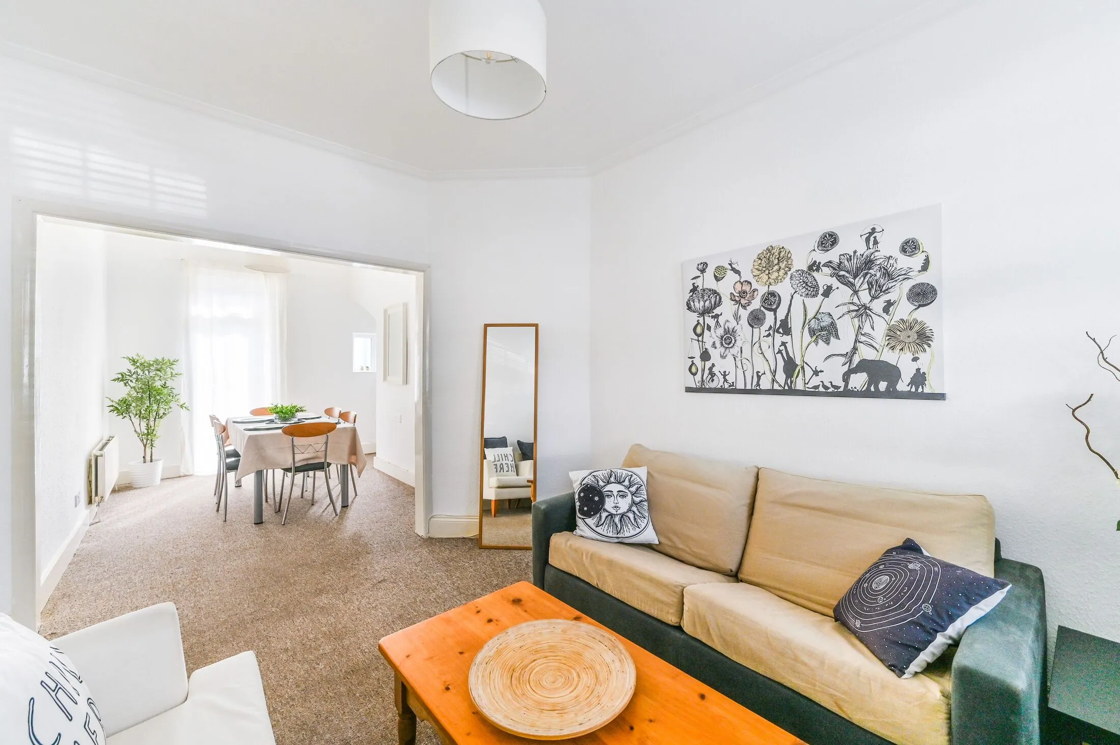 House Byron Avenue in Greater London