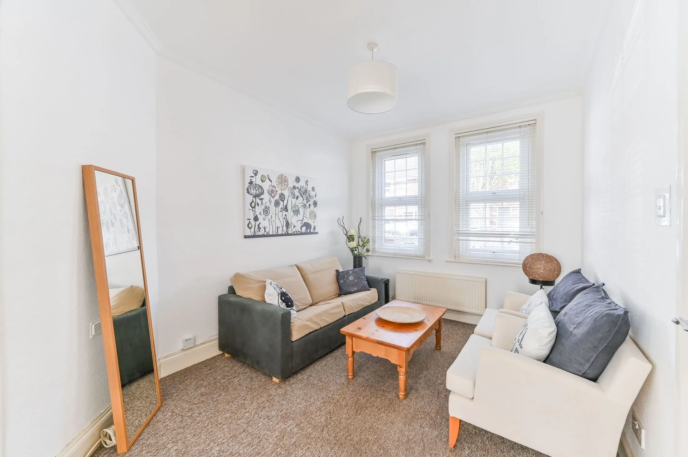 House Byron Avenue in Greater London
