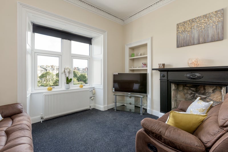 Room Murieston Crescent in City of Edinburgh
