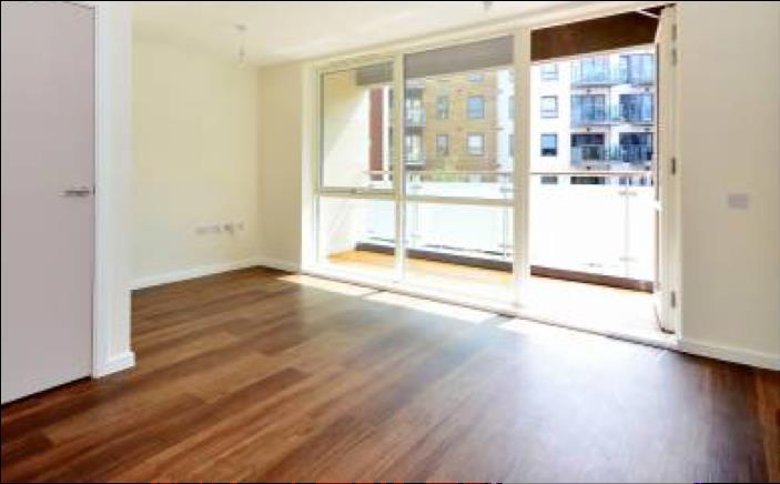 Flat Roxborough Park in Greater London