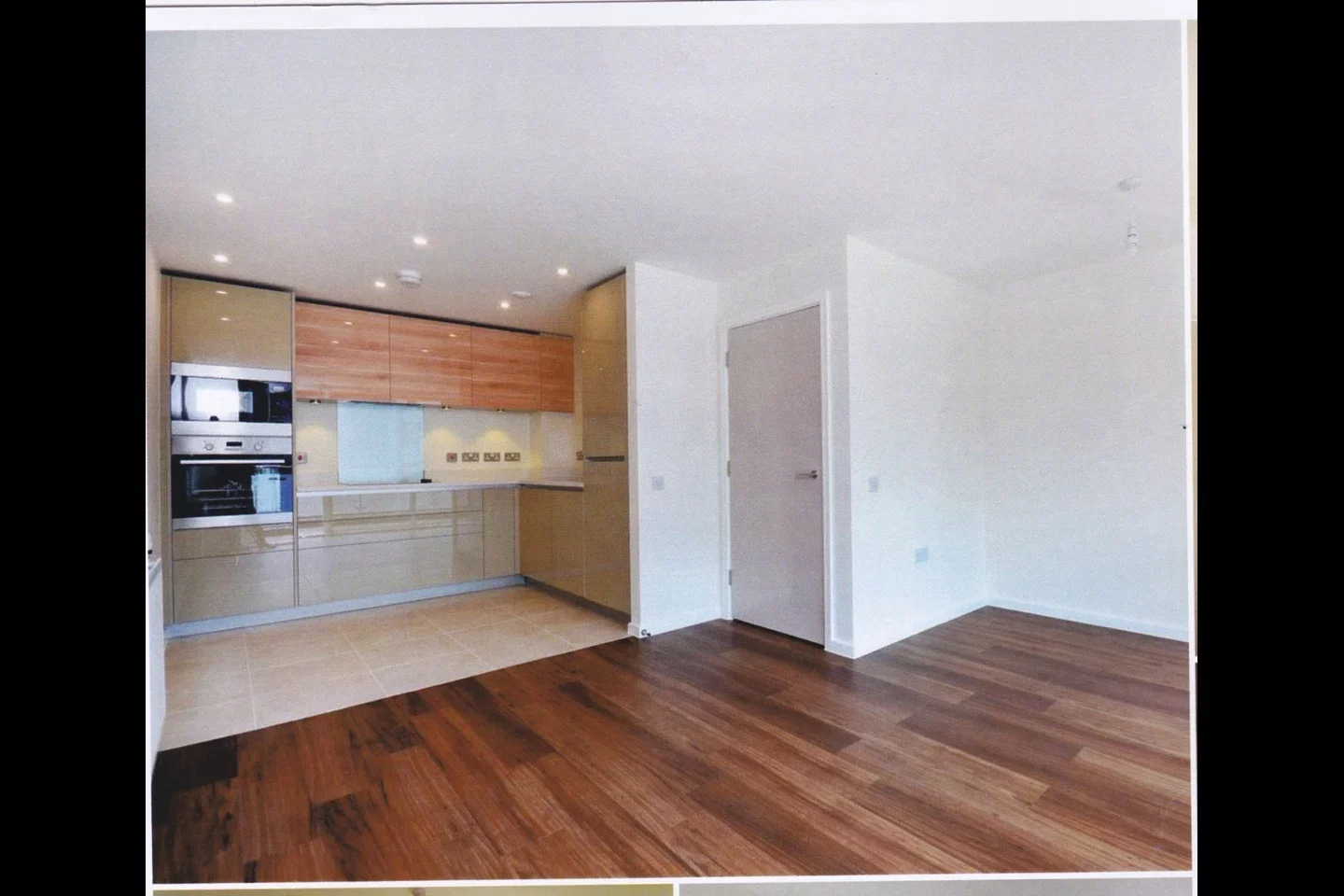 Flat Roxborough Park in Greater London