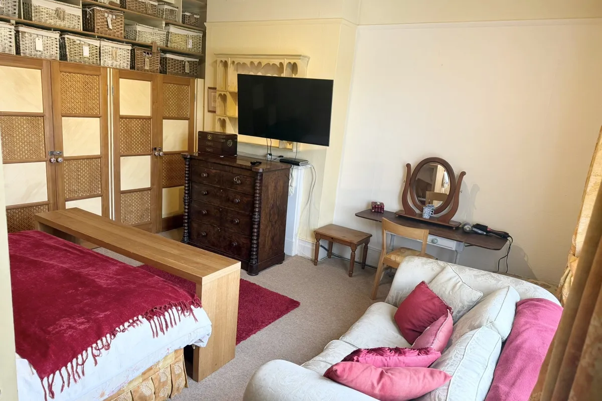 Flat Bodorgan Road in Bournemouth