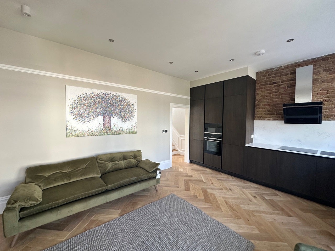 Flat Frithville Gardens in Greater London