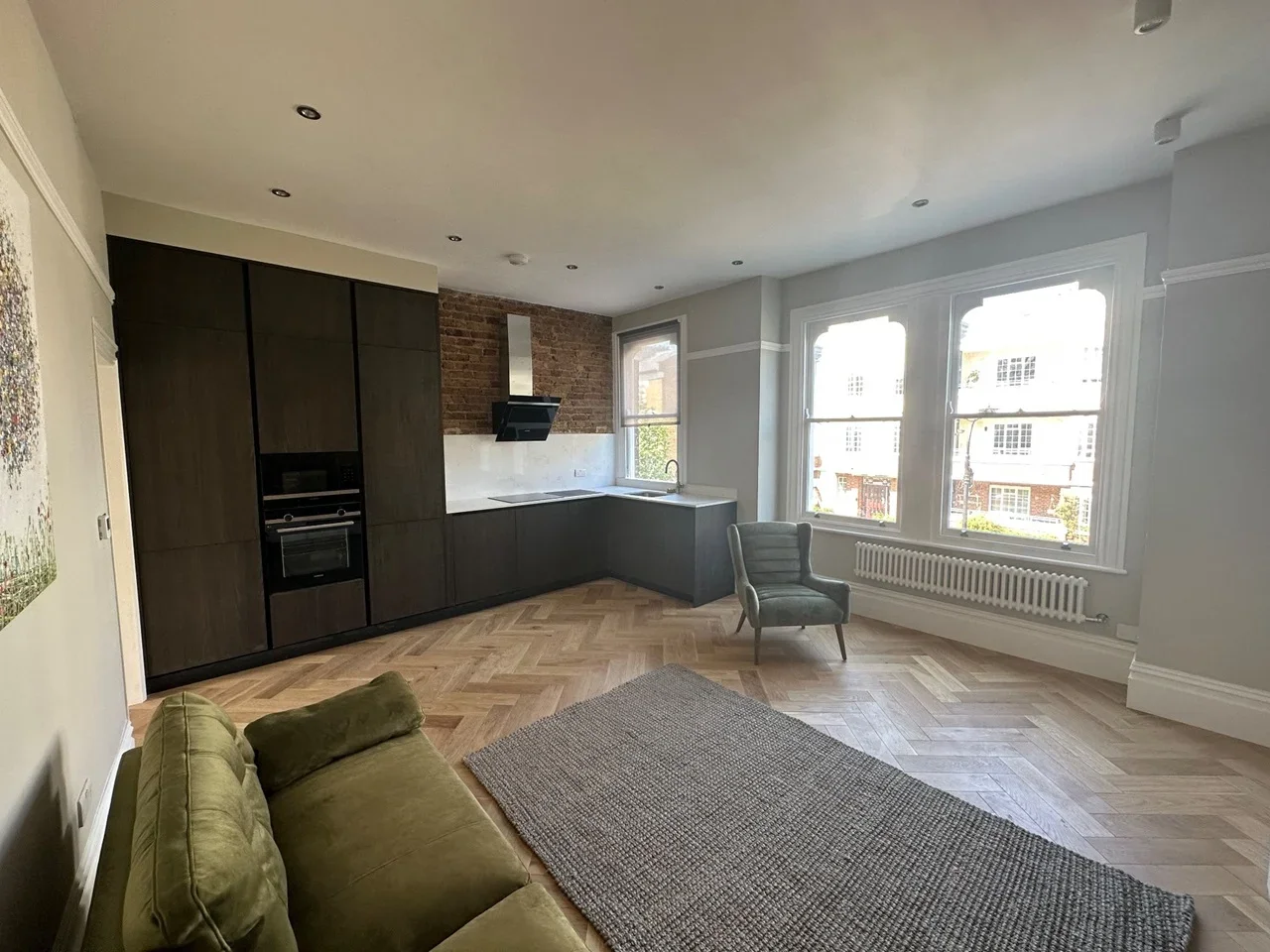 Flat Frithville Gardens in Greater London