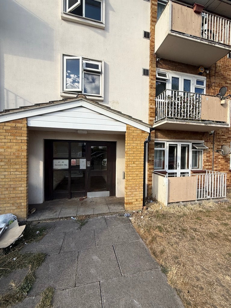 Flat Devonshire Way in Greater London