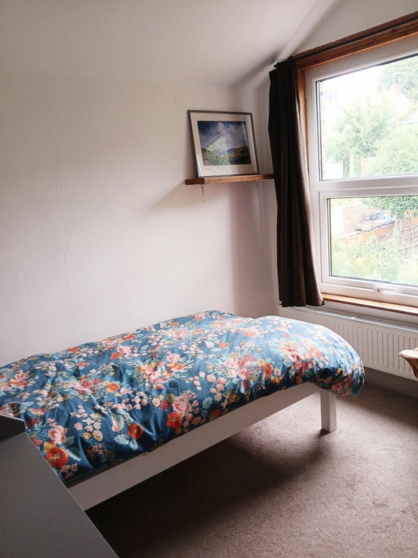 Room Luckwell Road in Bristol
