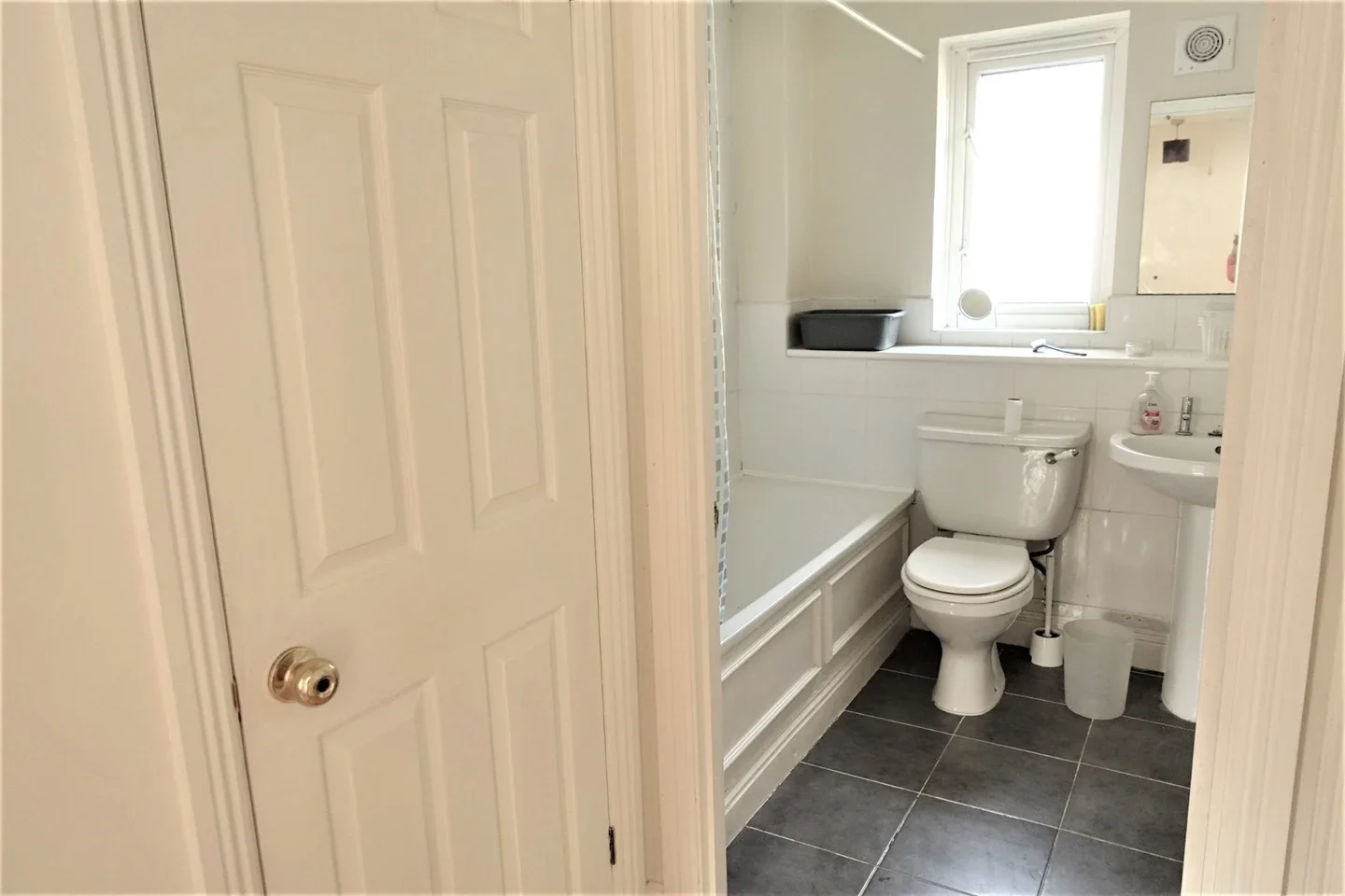 Flat Acacia Close in Greater London