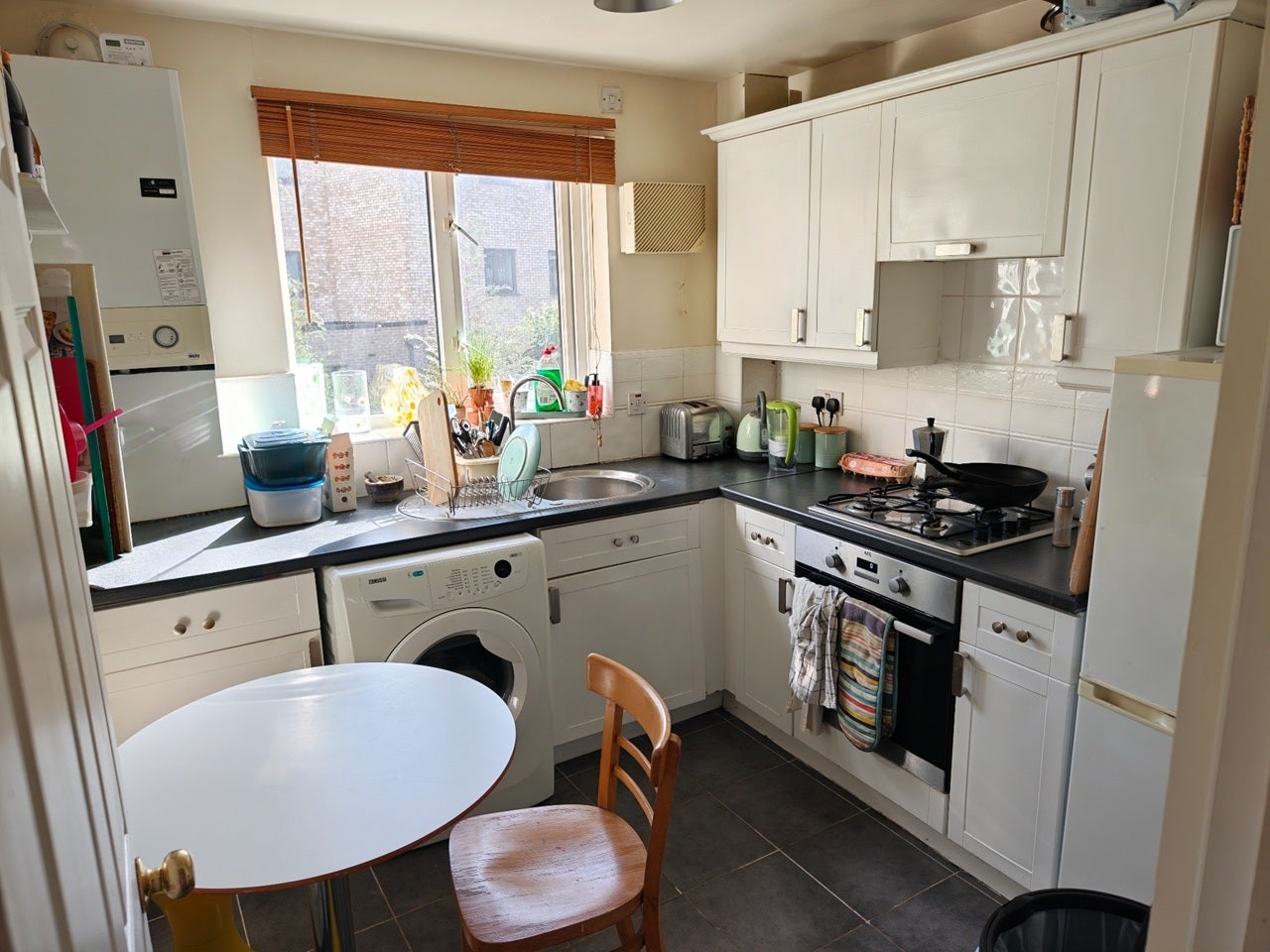 Flat Acacia Close in Greater London