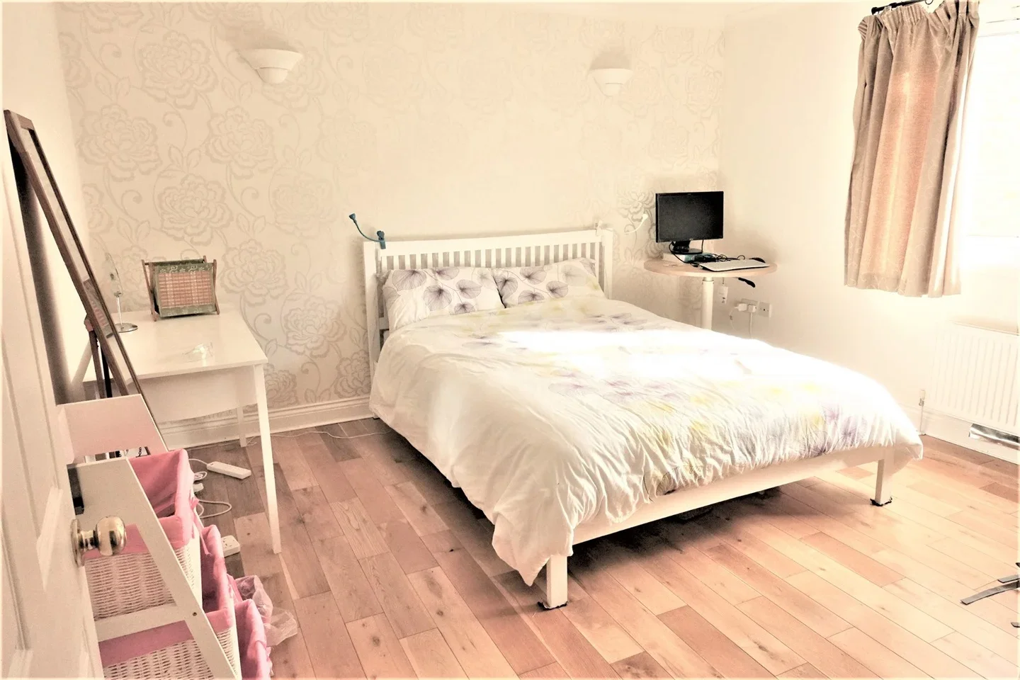 Flat Acacia Close in Greater London