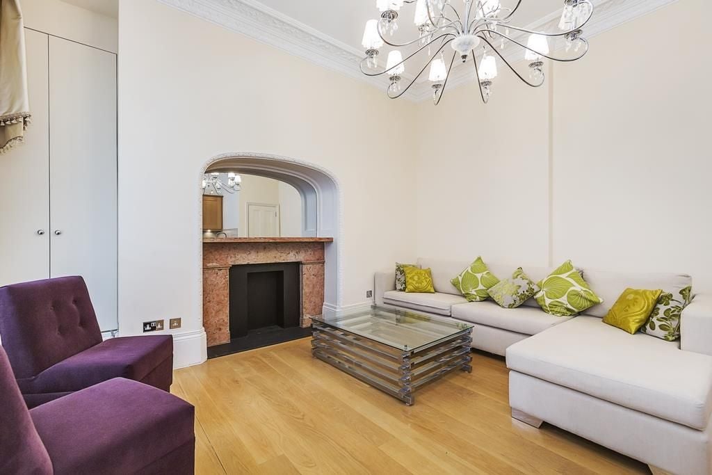 Flat Queen's Gate Terrace in Greater London