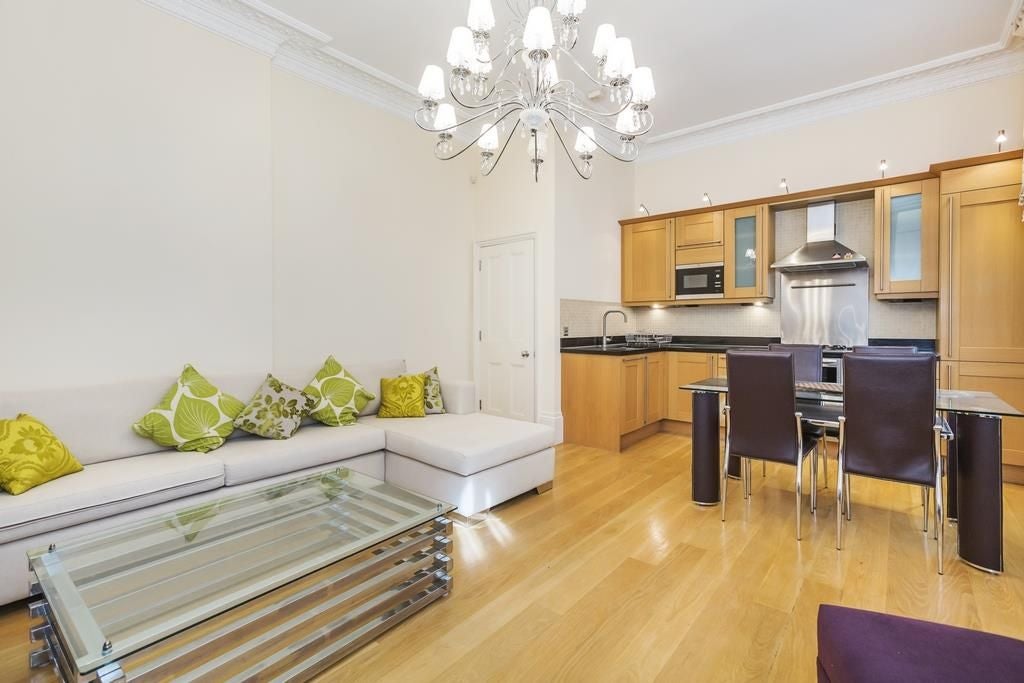 Flat Queen's Gate Terrace in Greater London