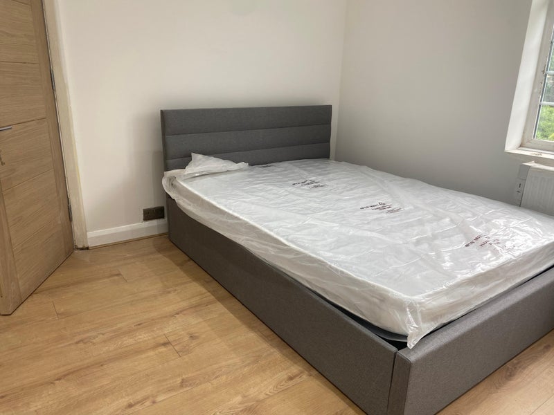Room Kings Drive in Greater London