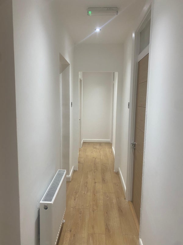 Room Kings Drive in Greater London