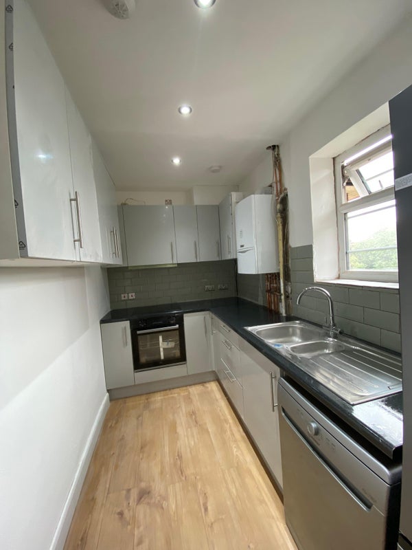 Room Kings Drive in Greater London
