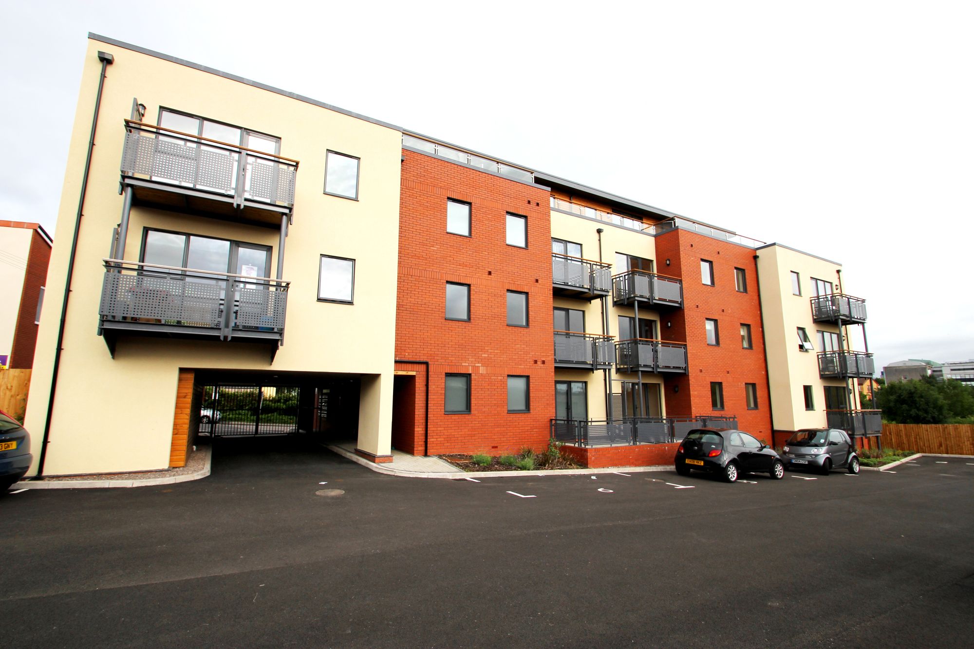 Flat Sachville Avenue in Cardiff