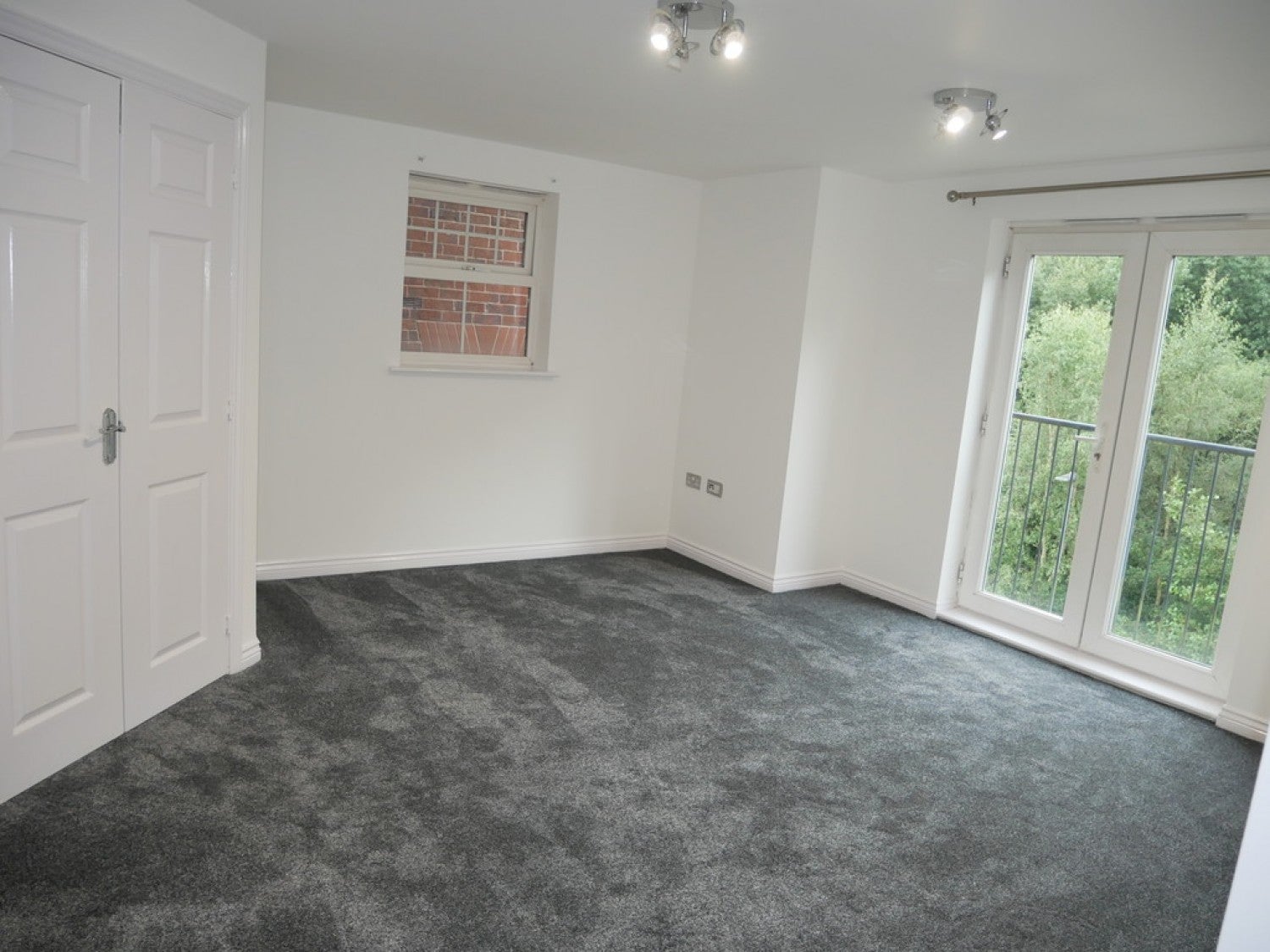 Flat Stonemere Drive in Radcliffe