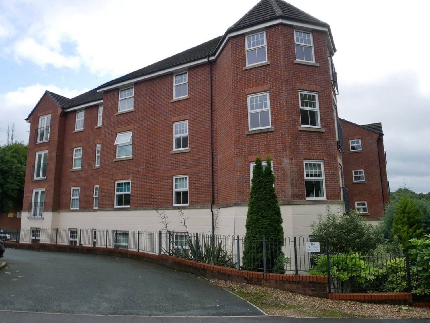 Flat Stonemere Drive in Radcliffe
