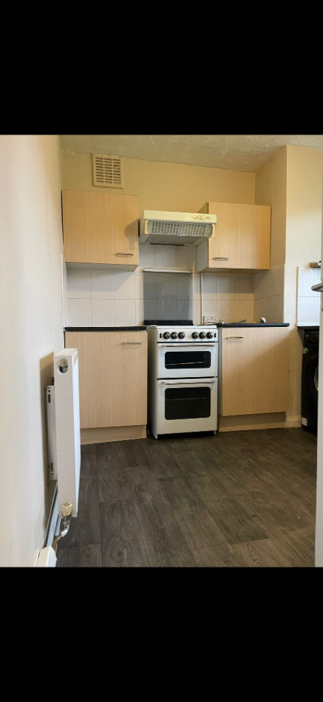 Flat Charter Crescent in Greater London