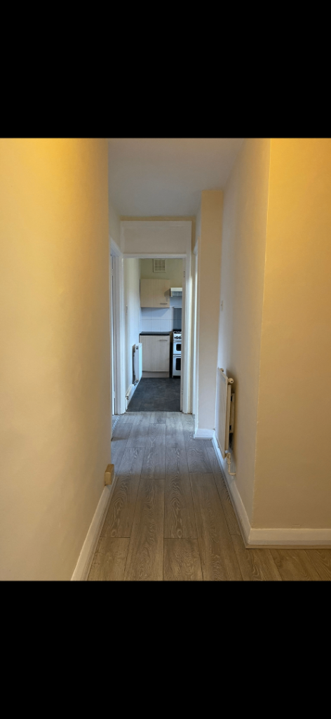Flat Charter Crescent in Greater London