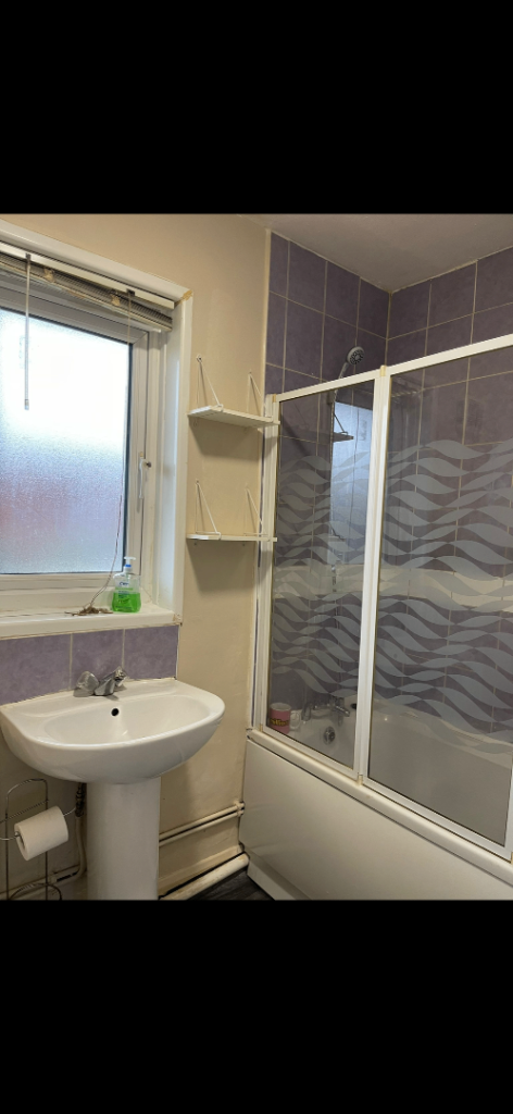Flat Charter Crescent in Greater London