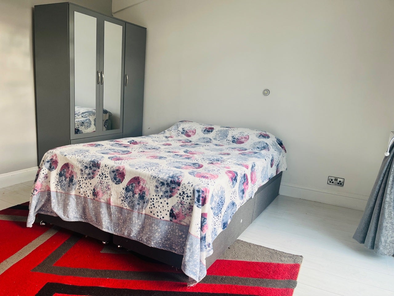 Flat Prospect Road in Greater London