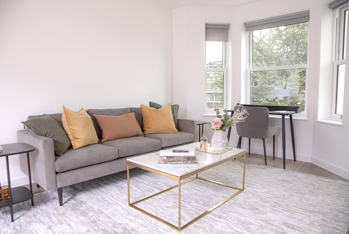 Flat Falkers Court in Waverley