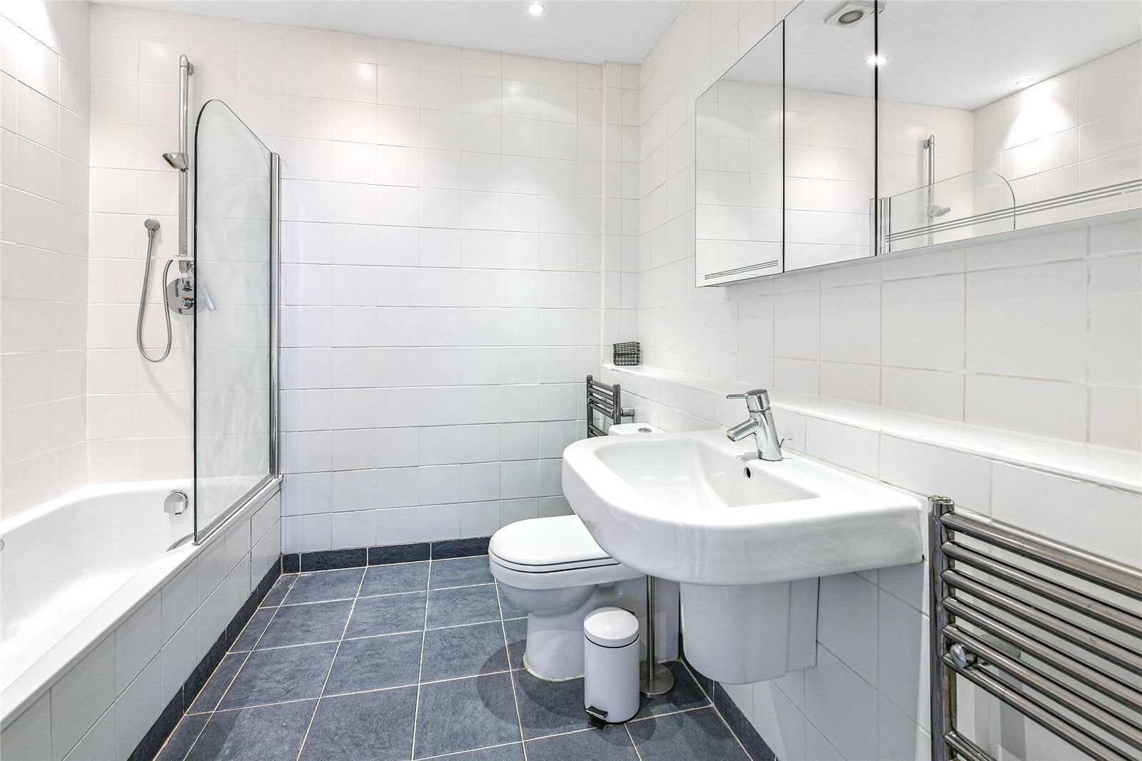 Flat Roland Gardens in Greater London