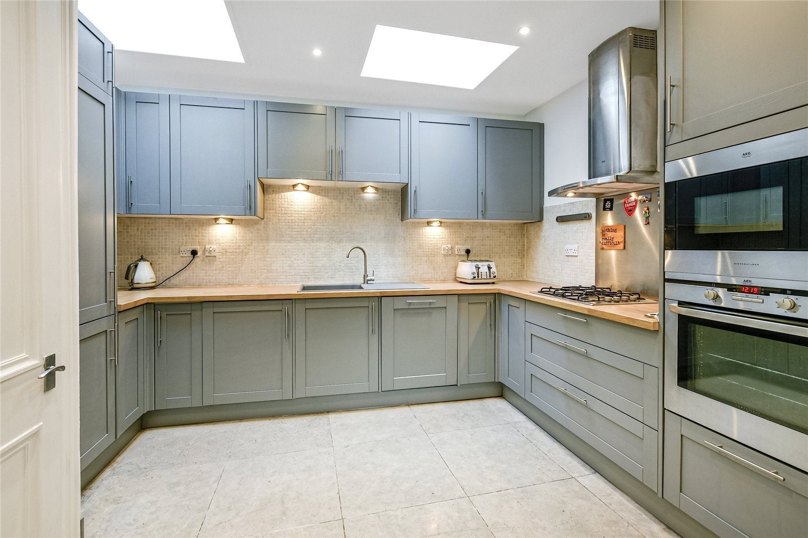 Flat Roland Gardens in Greater London