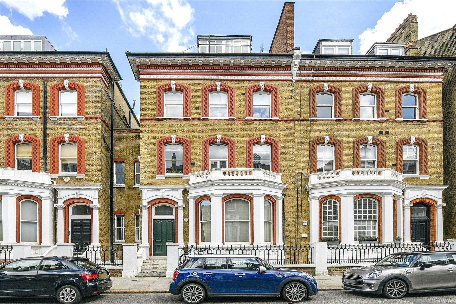 Flat Roland Gardens in Greater London