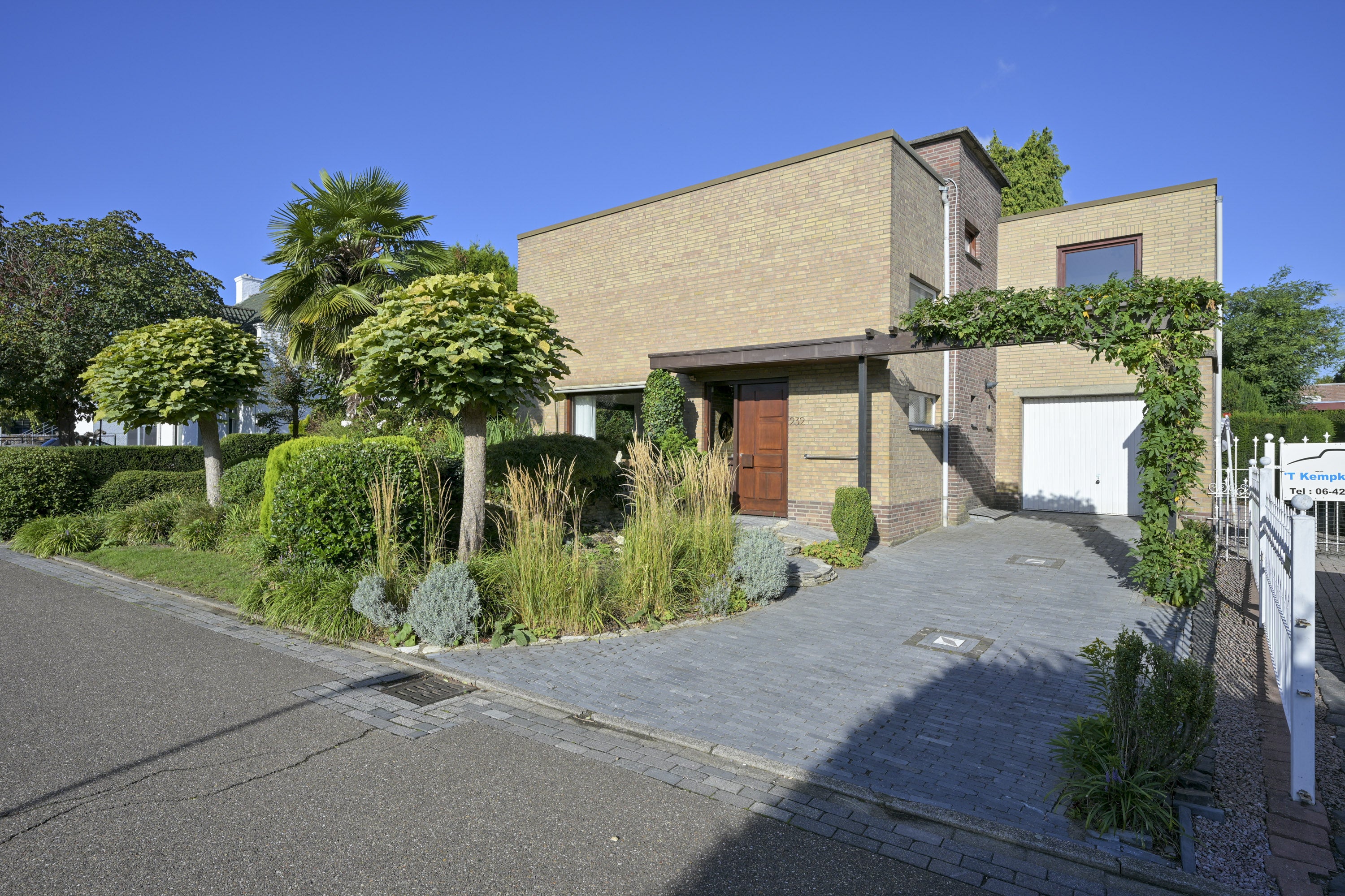 Huis Dorpstraat 232 in Buchten